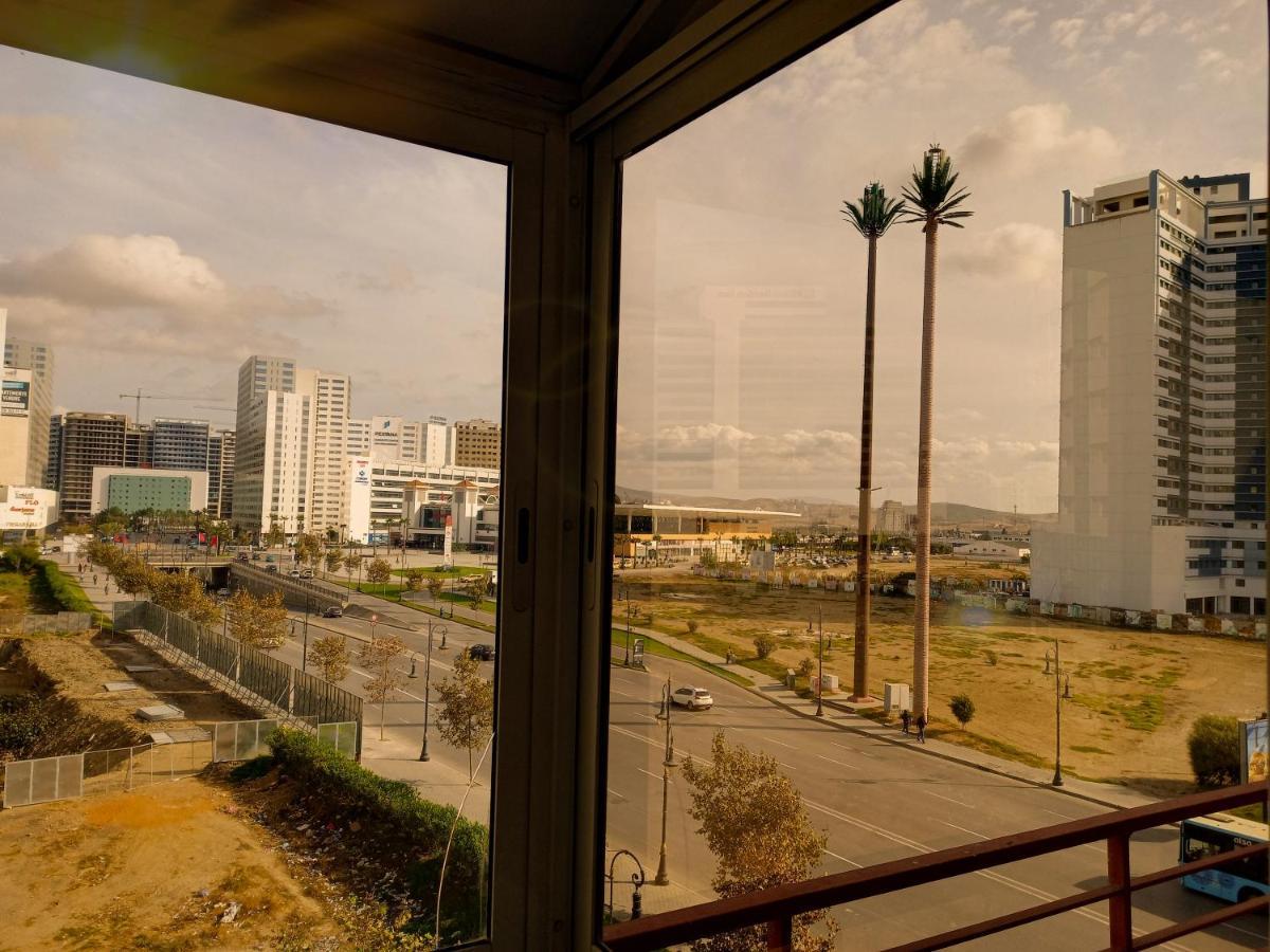 Nouveau Appartement Au Plein Centre-Ville En Face Hilton Tangier Bagian luar foto